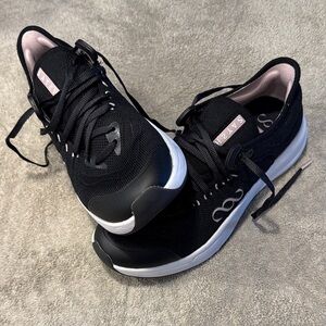 Saysh Women's Black Sneakers size 8.5 the Felix runner in ebony